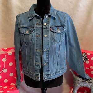 🆕 Women’s Levi’s Trucker Jean Jacket